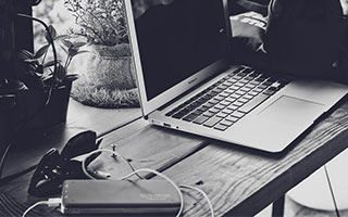 kaiyun体育综合-年轻车坛新星：梦想之路的辛酸与坚持