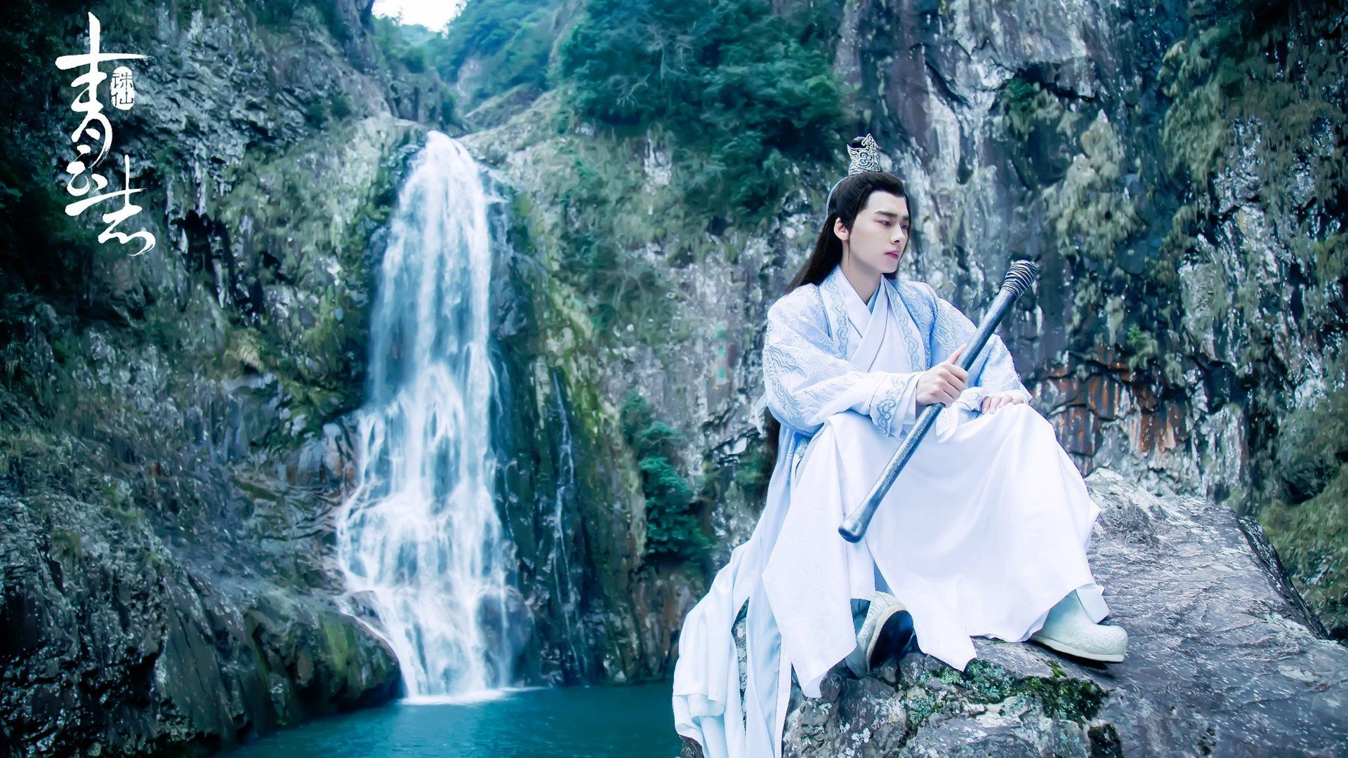 欧洲杯巅峰之战：战术对拼令人目不暇接，欧洲杯最争议一幕